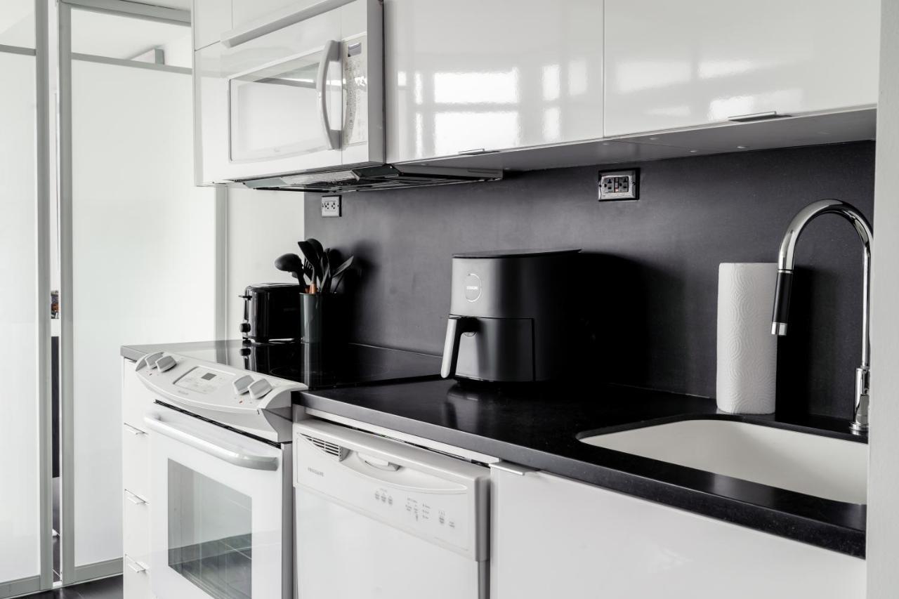 The Perfect Getaway Apartment Toronto Exterior photo